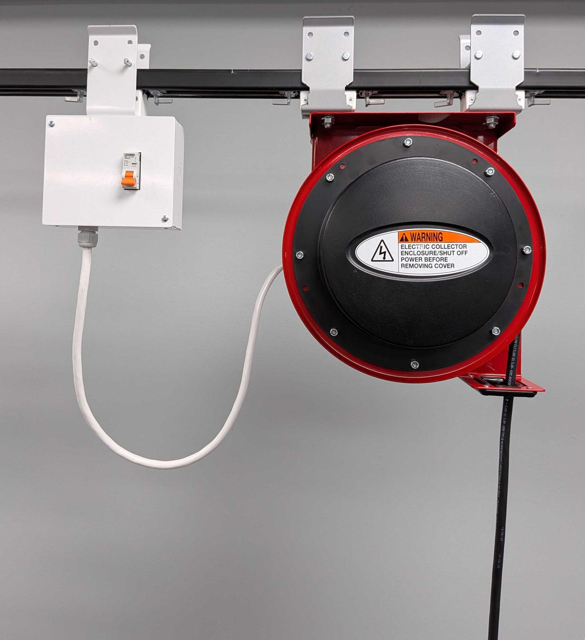 T40 breakered retractable cord reel assembly