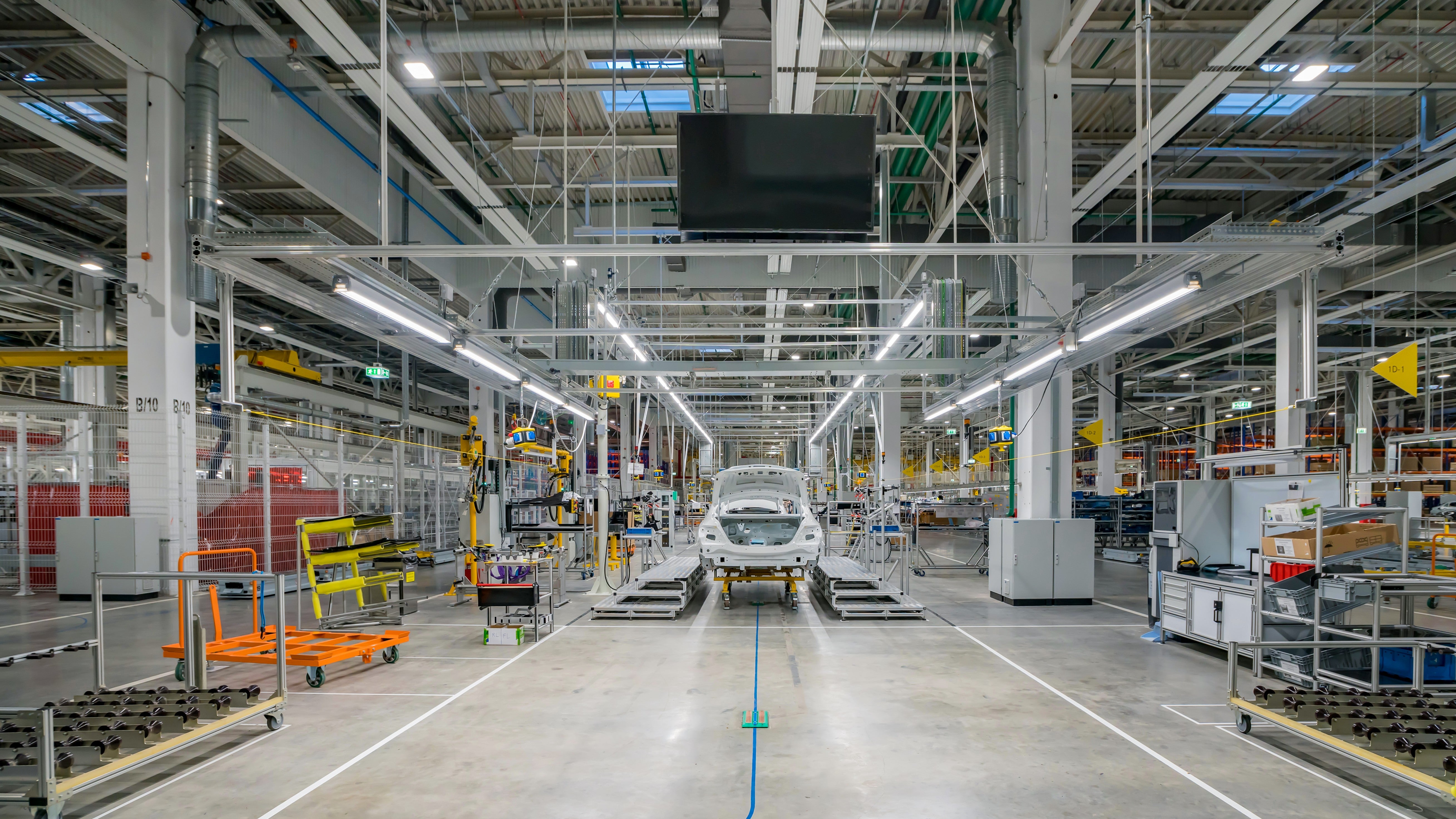 Automotive assembly line with overhead Track Busway power distribution supporting production workstations